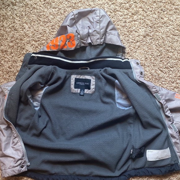 Boys size 5 fleece-lined hooded jacket. - Picture 3 of 9